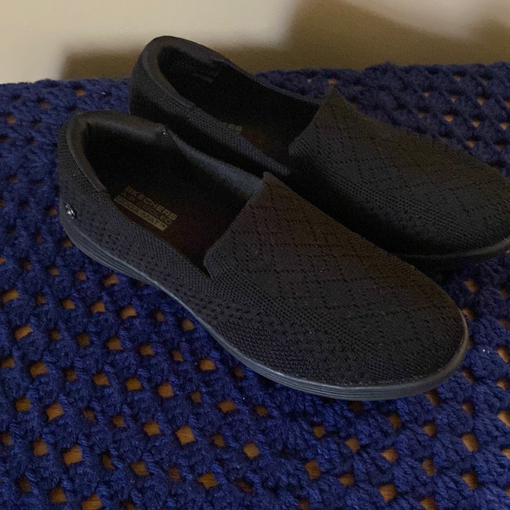 Skechers black slip on shoes size 6
